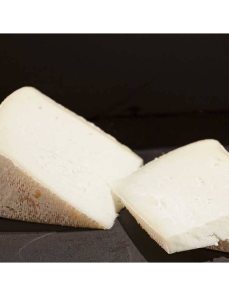 VIEJO MAESTRO GOAT CHEESE Moldy